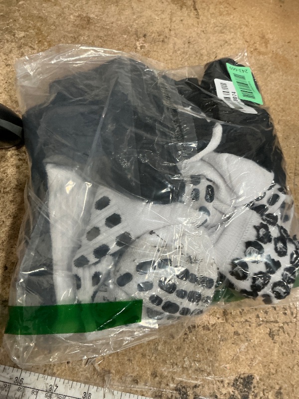 Photo 1 of ***heavily used dirty*** Barrlves 6 Pairs Grip Soccer Socks Colorful Non Slip Sports Football Basketball Hospital Yoga Socks for Men Women(6 Pairs, 3pairs black+3pairs white)