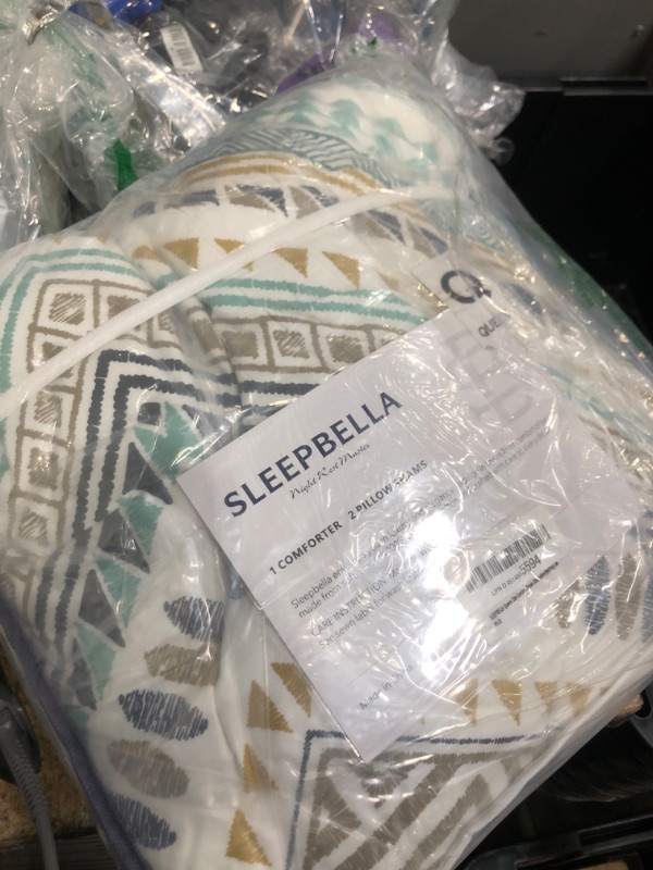 Photo 2 of SLEEPBELLA Comforter Queen Size, 600 Thread Count Golden Yellow & Dark Blue Bohemian Pattern Printed on White Reversible Comforter Sets,Down Alternative Bedding Set 3Pcs (Queen, Teal Geometric)
