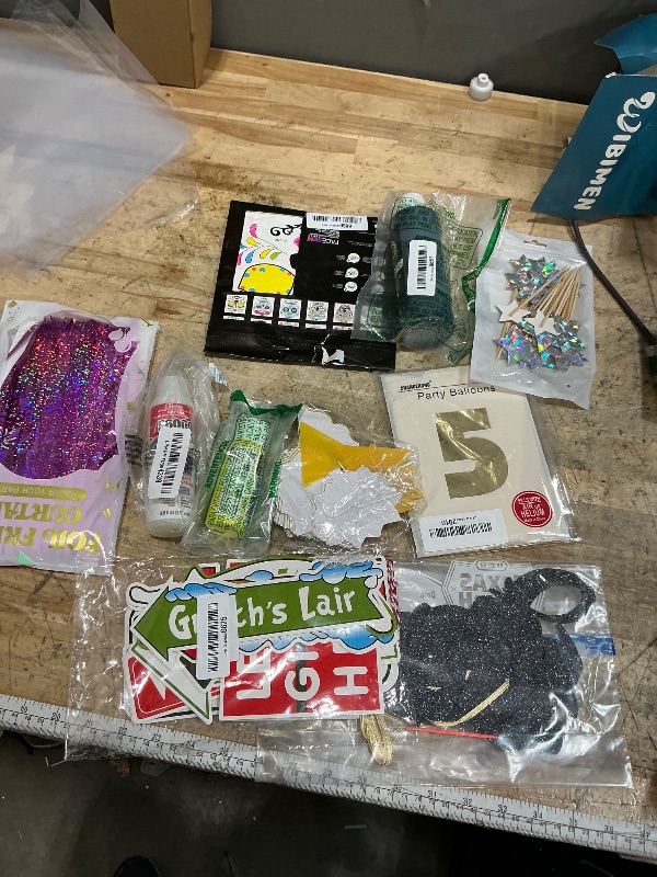 Photo 1 of 10 pcs mixed party goods 