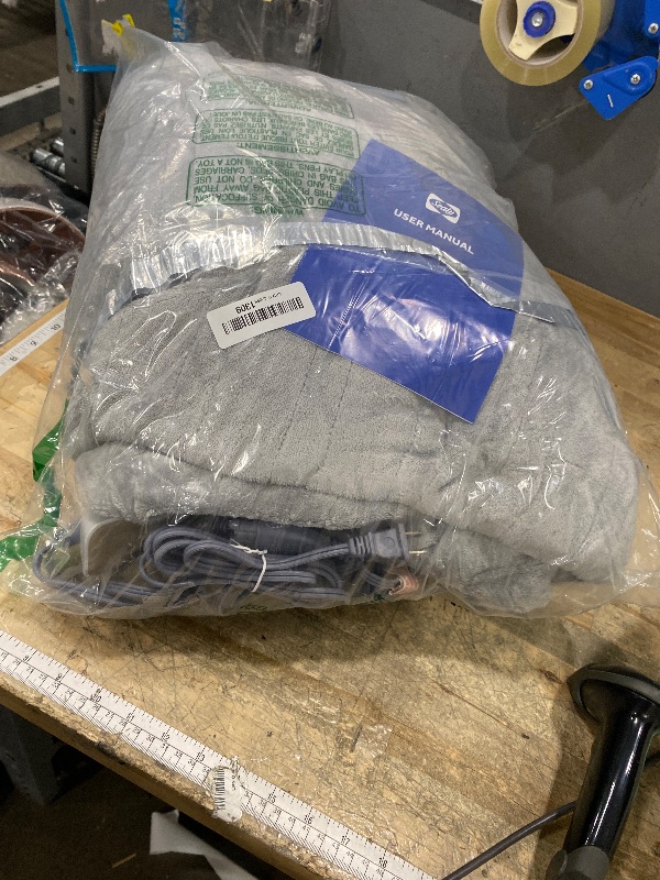 Photo 1 of ***FOR PARTS / NON-FUNCTIONAL*** Sealy Electric Blanket King Size, Flannel & Sherpa Heated Blanket with 10 Heating Levels & 1-12 Hours Auto Shut Off, Fast Heating Warming Blanket, Machine Washable, Light Grey, 100 x 90 Inch