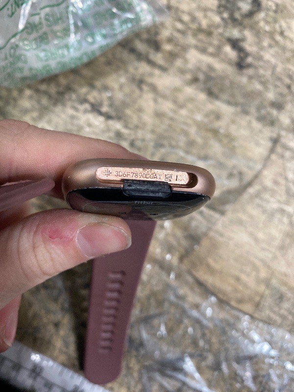 Photo 1 of **UNABLE TO TESTE, NO CHARGER**Fitbit Versa 4 Fitness Smartwatch with Daily Readiness, GPS, 24/7 Heart Rate, 40+ Exercise Modes, Sleep Tracking and More, Pink Sand/Copper Rose, One Size (S & L Bands Included) (Renewed)