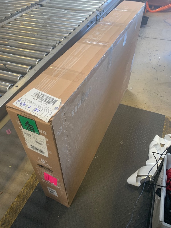 Photo 1 of Samsung 55-Inch Class The Frame LS03F 4K QLED Smart TV (2025 Model) Slim Fit Wall Mount, Modern Frame Design, NQ4 AI Gen2 Processor, Art Mode, Artful Picture Quality, Samsung Vision AI, Alexa Built-in