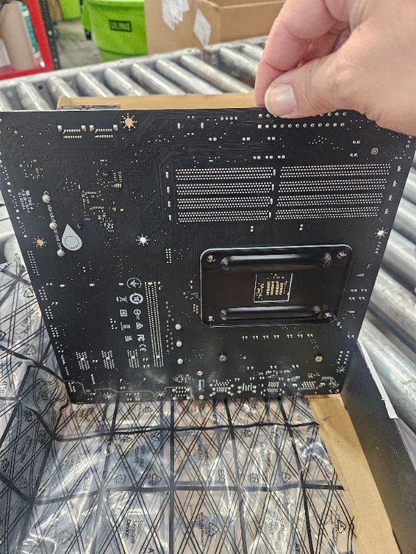 Photo 1 of *** PARTS ONLY *** MSI PRO B550M-VC WiFi ProSeries Motherboard (AMD Ryzen 5000 Series, AM4, DDR4, PCIe 4.0, SATA 6Gb/s, M.2, USB 3.2 Gen 2, HDMI/DP, Wi-Fi 6E, Bluetooth 5.2, mATX)