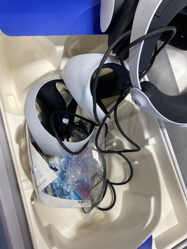 Photo 1 of ***SEE NOTES***PlayStation VR2 Horizon Call of The Mountain™ Bundle (PSVR2)