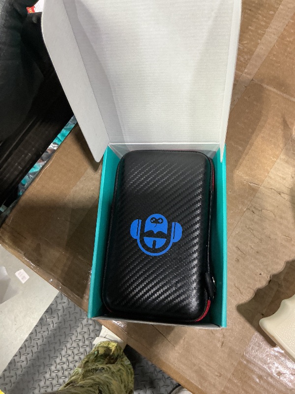 Photo 1 of ?R36MAX 4000mAh Portable Rechargeable Handheld Retro Game Console,Comfort Non-Slip Handheld Standing Retro Game Console with 64G TF Car,4.0-inch Screen,for Office,White