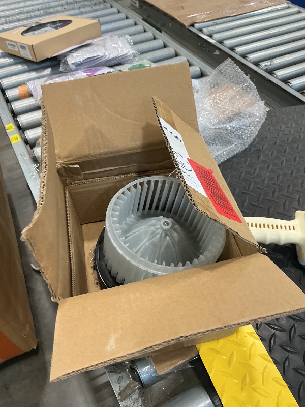 Photo 1 of *MINOR DAMAGE - USED*
Betthand HVAC Front Blower Motor 700164 Replace for 07-13 Chevy Silverado 1500 Tahoe Suburban Avalanche, 07-13 GMC Sierra 1500 Yukon, 4.3/4.8/5.3/6/6.2L, 22741027, 75748, PM2728, PM9272, 15-80863