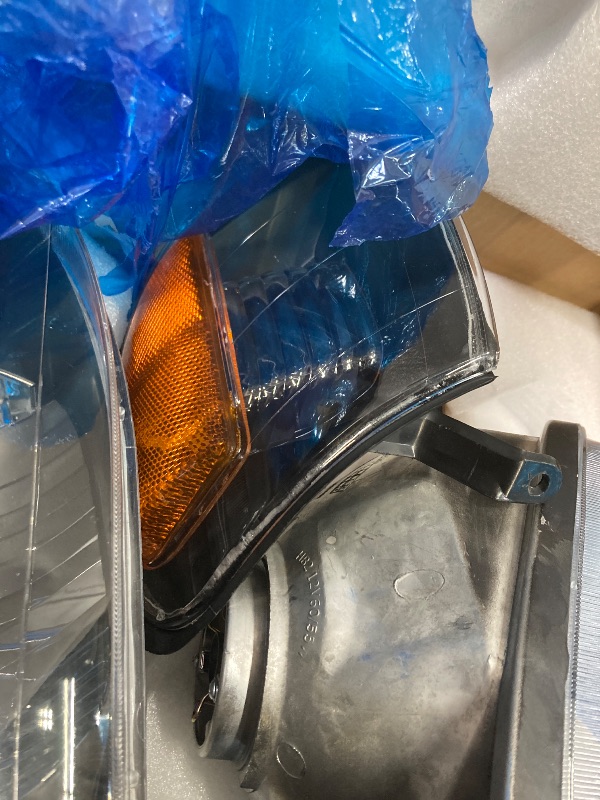 Photo 1 of *PARTS ONLY?SELLING AS IS* *Light broken* AUTOSAVER88 Headlight Assembly Compatible with 2000 2001 2002 2003 2004 Tundra Regular Cab/Access Cab Pickup Headlamp Replacement Black Housing Amber Reflector Clear Lens (Not Fit Crew Cab)