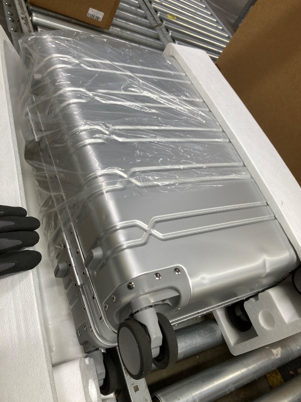 Photo 1 of *Small dents at bottom* VentureVault All Aluminum Carry On Luggage 22x14x9 Airline Approved?Zipperless Luggage Premium Aluminum Suitcase Luggage, Hard Shell Carry On Luggage with Spinner Wheels (silver, 20inch)