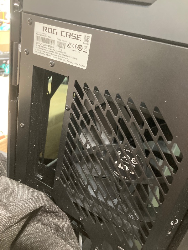 Photo 1 of *Pieces moving around inside* ASUS ROG Hyperion GR701 EATX Full-Tower Gaming Case, High Airflow Design, Tool-Free Side Panels, Pre-Installed 4x140mm Fans, Supports 420mm Radiators, Built-in Graphics Card Holder, Front USB Type-C