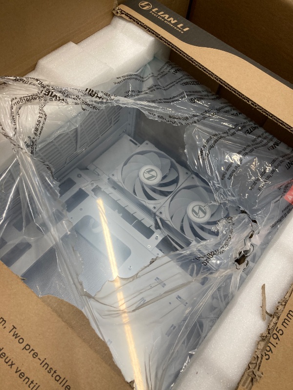 Photo 1 of ***Top is broken/ben***LIAN LI O11D MINI V2 Flow | Compact ATX Mid-Tower Airflow Computer Case | Panoramic View | High-Performance Airflow | Includes 5 x 120mm Reverse Blade Fans | Cable Management | White (O11DMIV2FW)***Top is broken/ben***