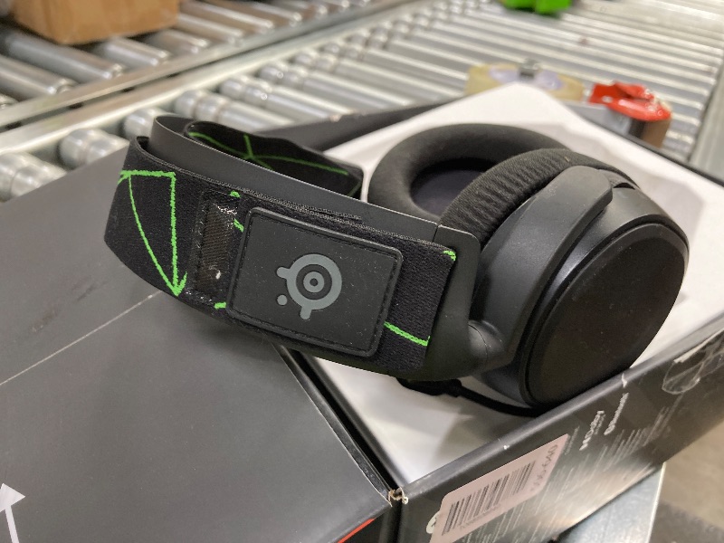 Photo 1 of ** this item is inside of different box**SteelSeries Arctis 7X Gaming Headset Lossless 2.4 GHz Wireless for Xbox Series X|S and Xbox One