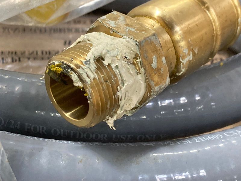 Photo 1 of ***DAMAGE THREADS -SELLING AS IS*** onlyfire 12 Ft 3/4" ID Natural Gas Hose with Quick Connect/Disconnect Fittings for NG/LP Propane Appliances,Grill,Generator,Patio Heater,Pizza Oven,etc.