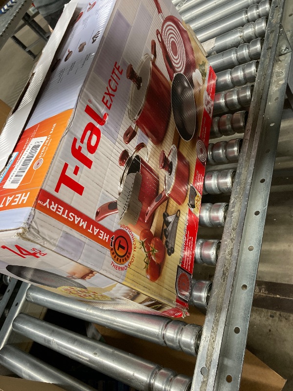 Photo 1 of ***MISSING PIECES -SELLING AS INCOMPLETE SET ONLY*** T-fal B039SE64 B039SE Excite ProGlide Nonstick Thermo-Spot Heat Indicator Dishwasher Oven Safe Cookware Set, 6-Piece, Red, 2.3 Rio