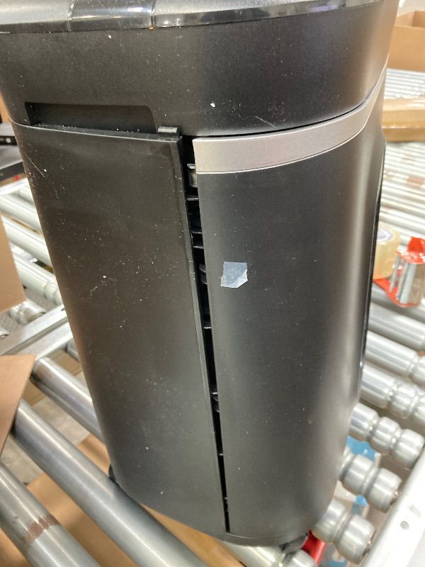 Photo 1 of **CRACKED ON INSIDE OF DOOR**Aurora AU1800XA Anti-Jam 18-Sheet Crosscut Paper/CD and Credit Card Shredder/ 6-Gallon pullout Basket 30 Minutes Continuous Run Time