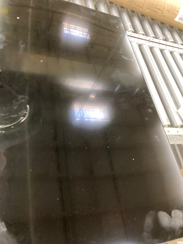 Photo 1 of ***NO RETURN/NO REFUND***SCREEN BROKEN***
Roku Smart TV – 43-Inch Select Series, 4K HDR TV – RokuTV with Enhanced Voice Remote – Flat Screen LED Television with Wi-Fi for Streaming Live Local News, Sports, Family Entertainment