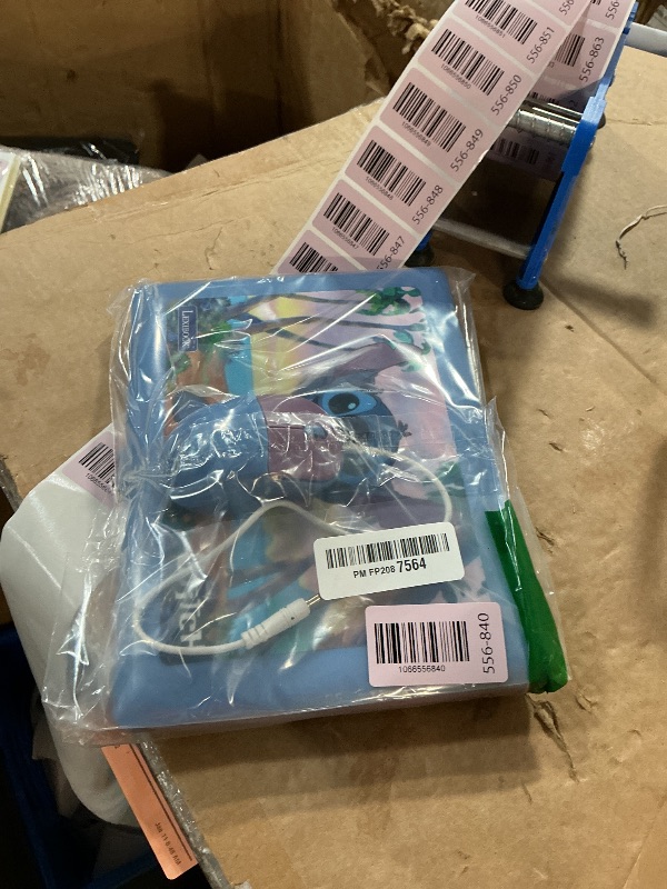 Photo 1 of ***MISSING PARTS***
Lexibook - Disney Stitch - Bilingual English/Spanish Educational Laptop, 124 Language Activities, Writing, Maths, Logic, Music and Games, Boys and Girls, JC598Di2
