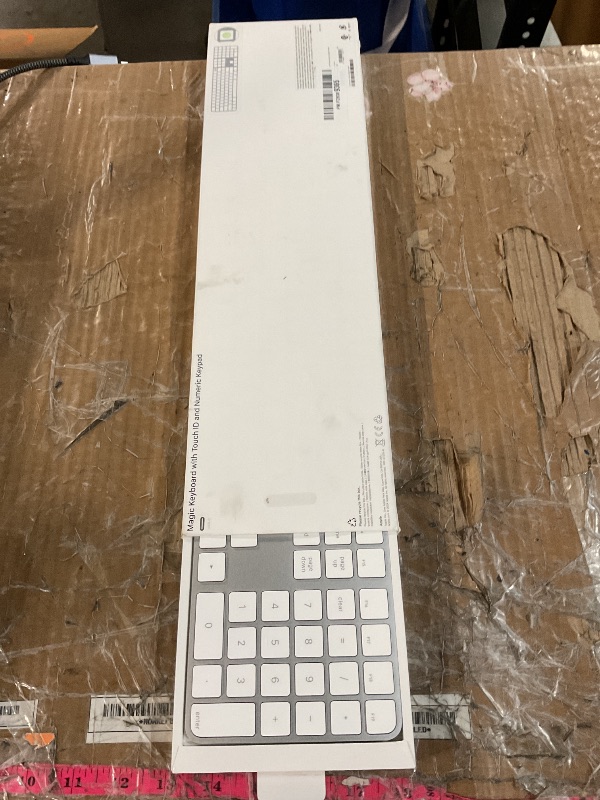 Photo 1 of ***MISSING USB-C CORD***
Apple Magic Keyboard with Touch ID and Numeric Keypad for Mac Models with Apple Silicon - US English - White Keys