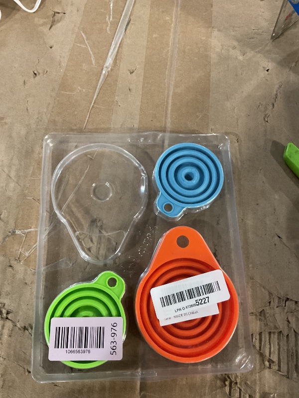 Photo 1 of * missing a piece*
KongNai Kitchen Funnel Set 4 Pack, Small and Large, Kitchen Gadgets Accessories Foldable Silicone Collapsible Funnels for Filling Water Bottle Liquid Transfer Food Grade
