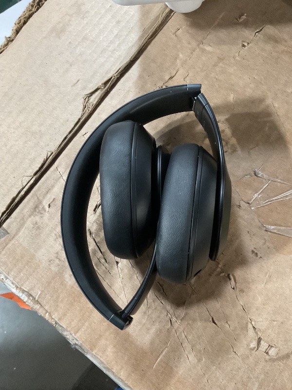 Photo 1 of (USED) Beats Studio Pro - Premium Wireless Over-Ear Headphones- Up to 40-Hour Battery Life, Active Noise Cancelling, USB-C Lossless Audio, Apple & Android Compatible - Black