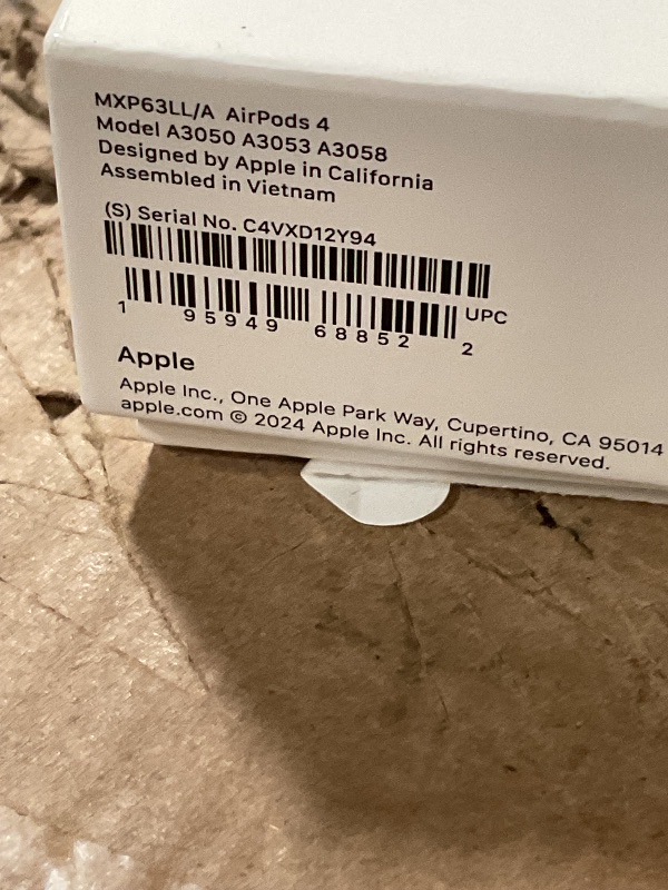 Photo 1 of ******** does not come with right AirPod*******
Apple AirPods 4 Wireless Earbuds, Bluetooth Headphones, Personalized Spatial Audio, Sweat and Water Resistant, USB-C Charging Case, H2 Chip, Up to 30 Hours of Battery Life, Effortless Setup for iPhone