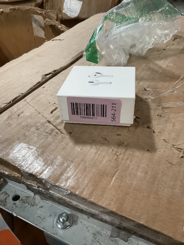 Photo 1 of ******** does not come with right AirPod*******
Apple AirPods 4 Wireless Earbuds, Bluetooth Headphones, Personalized Spatial Audio, Sweat and Water Resistant, USB-C Charging Case, H2 Chip, Up to 30 Hours of Battery Life, Effortless Setup for iPhone