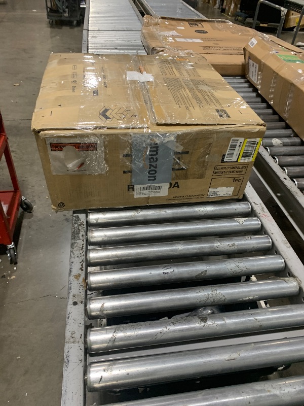 Photo 1 of ***FOR PARTS ONLY*** 
Yamaha Audio Yamaha R-N2000A Hi-Fi Network Receiver with Streaming, Phono and DAC – Silver