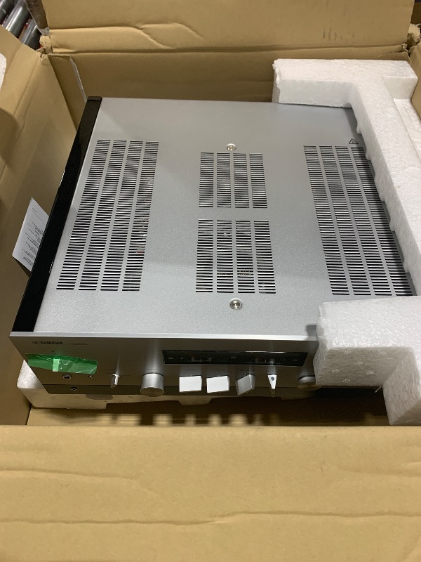 Photo 1 of ***FOR PARTS ONLY*** 
Yamaha Audio Yamaha R-N2000A Hi-Fi Network Receiver with Streaming, Phono and DAC – Silver