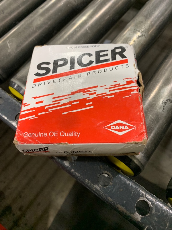 Photo 1 of *INCOMPLETE, MISSING CLIPS** Dana Holding Corporation 5-3262X - Dana Spicer Universal Joint