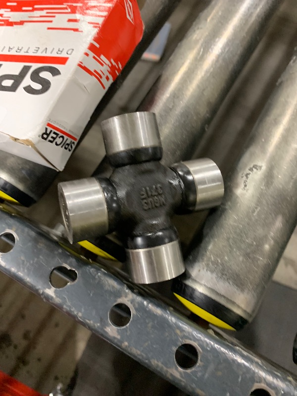 Photo 1 of *INCOMPLETE, MISSING CLIPS** Dana Holding Corporation 5-3262X - Dana Spicer Universal Joint