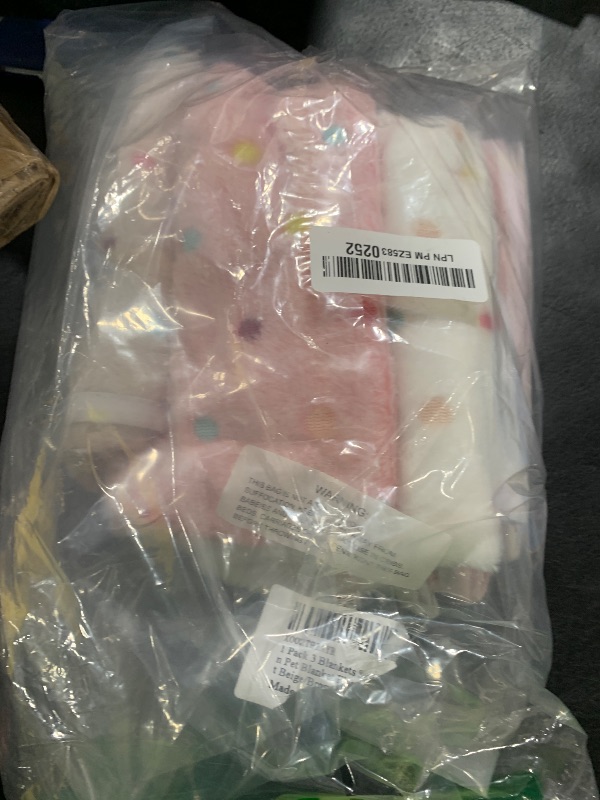 Photo 1 of 1 Pack 3 Blankets Super Soft Cute Dot Pattern Pet Blanket Flannel Throw for Dog Puppy Cat Beige/Brown/Pink Medium