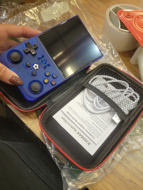 Photo 1 of ?R36MAX 4000mAh Portable Rechargeable Handheld Retro Game Console,Comfort Non-Slip Handheld Standing Retro Game Console with 64G TF Car,4.0-inch Screen,for Office,Blue