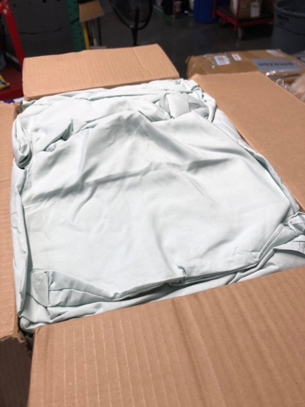 Photo 1 of **	It’s missing a pillow case**
Love's cabin Queen Comforter Set Aqua, 7 Pieces Queen Bed in a Bag, All Season Bedding Sets with 1 Comforter, 1 Flat Sheet, 1 Fitted Sheet, 2 Pillowcase and 2 Pillow Sham