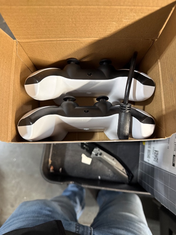 Photo 1 of ***CONTROLLERS ONLY***
Wireless Retro Game Console Built-in 20000+ Games and 23 Emulators, 2025 New Plug & Play Retro Gaming Console with 4K Output & Dual 2.4G Controllers, Nostalgic Game Stick (62GB)