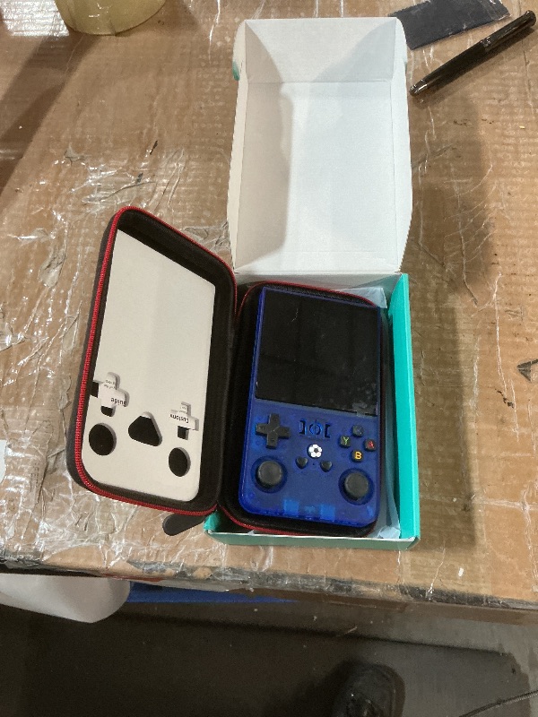 Photo 1 of ?R36MAX 4000mAh Portable Rechargeable Handheld Retro Game Console,Comfort Non-Slip Handheld Standing Retro Game Console with 64G TF Car,4.0-inch Screen,for Office,Blue