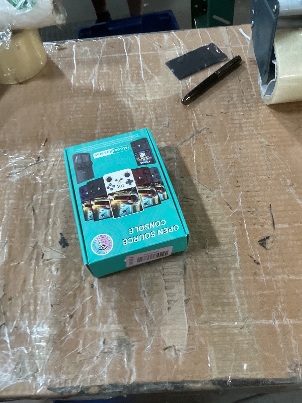 Photo 1 of ?R36MAX 4000mAh Portable Rechargeable Handheld Retro Game Console,Comfort Non-Slip Handheld Standing Retro Game Console with 64G TF Car,4.0-inch Screen,for Office,Blue