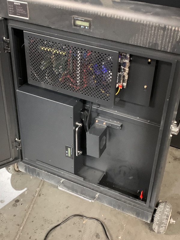 Photo 1 of ***MISSING A CORD***
55'' Outdoor Portable Digital Signage Display, 2000 Nits Brightness, IP65 Waterproof, Android 14 (RK3568S, 4+32G), 60000mAh Battery, App Remote Control, Commercial Advertising Screen