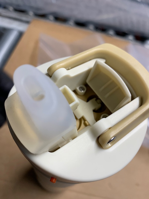 Photo 1 of ***SEE NOTES***
Contigo x Ally Love Jackson Chill 2.0, Stainless Steel, Spill Proof Water Bottle with AutoPop Lid, BPA Free, 24oz, Oatmilk