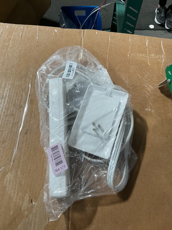 Photo 1 of * very dirty *
NUTICT Flat Plug Power Strip 6ft, Outlet Cover Extension Cord with 5 Outlets and 4 USB Ports, 1440J Surge Protector, 10A/1250W, White Flat Wall Plug Extension Cord Ideal for Home Office Furniture