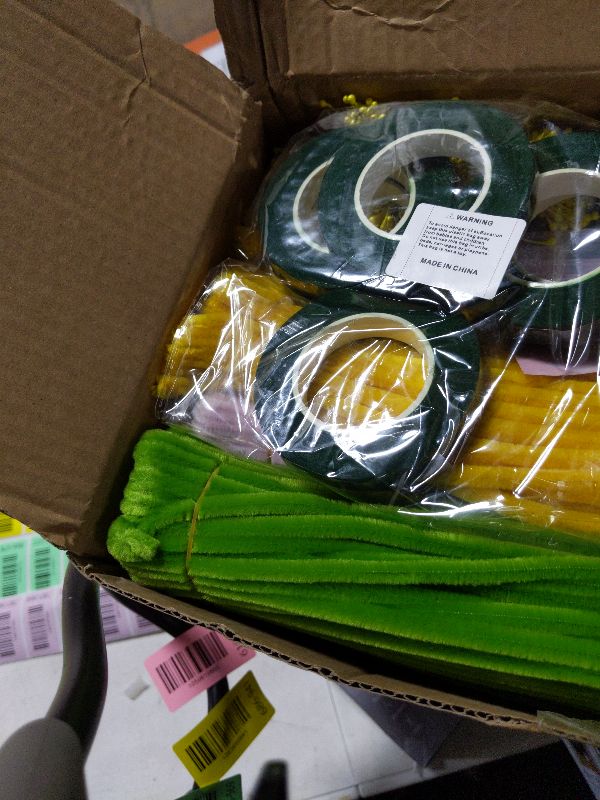 Photo 1 of 1800pcs  Cleaners Craft, Pipe Cleaner Bulk Flower Kit, 6 Colors Chenille Stems Flower Making Kit with Floral Wrapping Paper and Ribbon, Gardening Tape, Stamen for Art and Craft Supplies