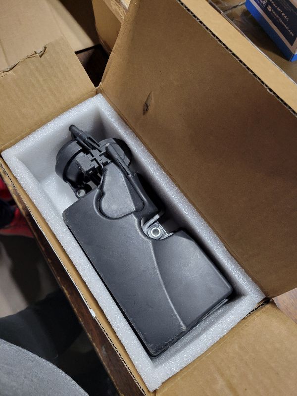 Photo 1 of 11617544805 Intake Manifold Disa Valve Compatible with E46 E53 E60 E83 E85 X3 X5 Z3 Z4 330i 330Ci 330xi 530i 325i 325Ci