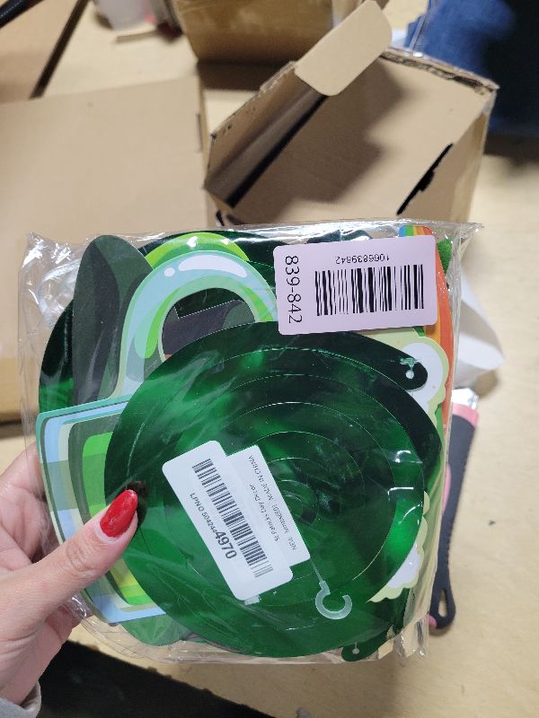 Photo 1 of 15Pcs St Patricks Day Decorations St Patricks Day Decor Pre-Assembled Shamrock Lucky Banner Clover Garland Banners Hanging Swirls for Irish Party Supplies Saint Patricks Day Decorations