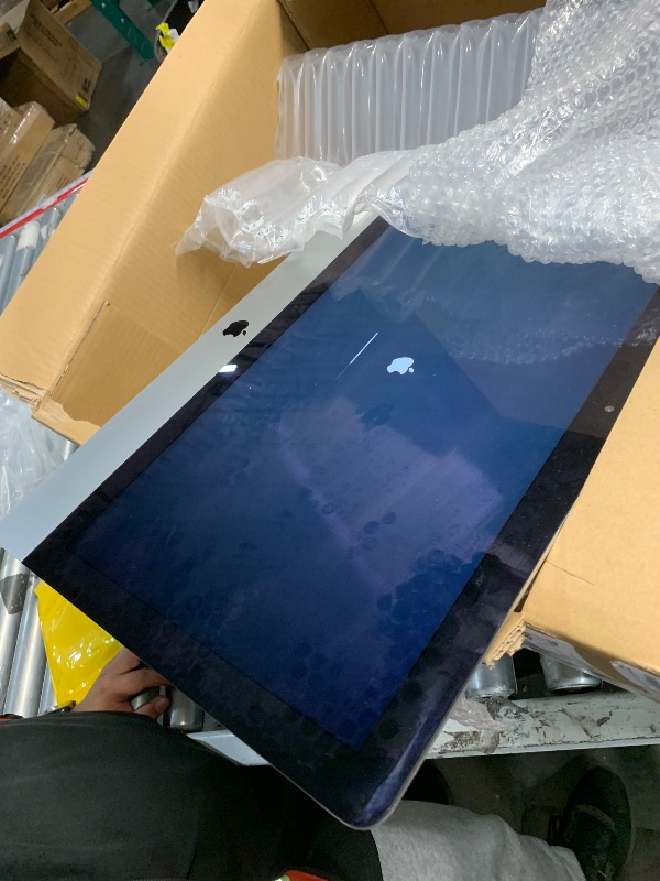 Photo 1 of ***NO KEYBOARD NO MOUSE***Apple iMac 21.5in 2.7GHz Core i5 (ME086LL/A) All In One Desktop, 8GB Memory, 256GB Solid State Drive, MacOS 10.12 Sierra (Renewed)