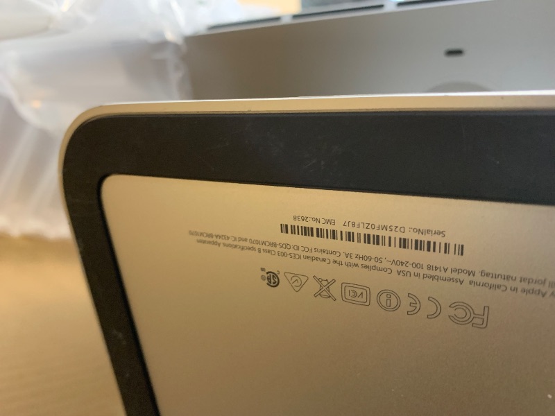 Photo 1 of ***NO KEYBOARD NO MOUSE***Apple iMac 21.5in 2.7GHz Core i5 (ME086LL/A) All In One Desktop, 8GB Memory, 256GB Solid State Drive, MacOS 10.12 Sierra (Renewed)