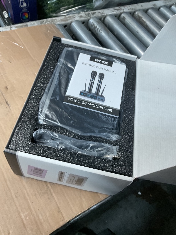 Photo 1 of *USED*VeGue Wireless Microphone System, Metal Professional UHF Dual Channel Handheld Cordless Dynamic Mic Set for Home Karaoke,Church, DJ, Wedding, Meeting, Events, 200ft