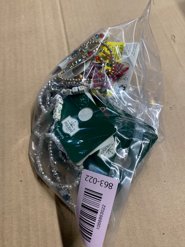 Photo 1 of (5) BUNDLE Christmas HOLIDAY BRACELETS AND HAIR CLIPS 1X HAIR CLIPS, 4X BRACELETS