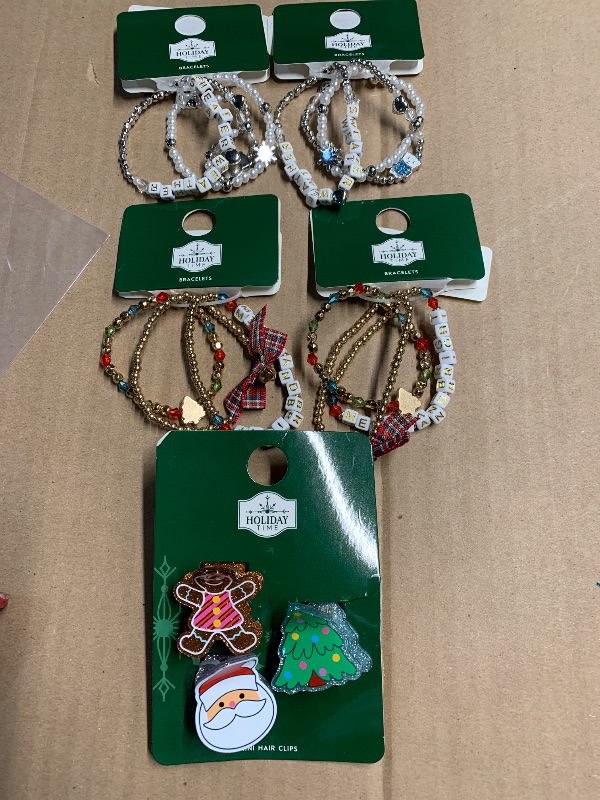 Photo 1 of (5) BUNDLE Christmas HOLIDAY BRACELETS AND HAIR CLIPS 1X HAIR CLIPS, 4X BRACELETS