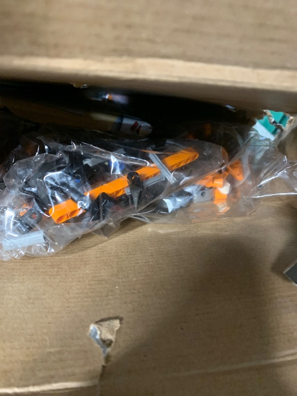 Photo 1 of ***BOX DAMAGED/ FACTORY SEALED***
LEGO 42141 Technic McLaren Formula 1 2022 Replica Race Car Model Building Kit, F1 Motor Sport Set Birthday Gift Idea for Adults, Men, Women, Him, Her, Husband, Collectible Home Decor