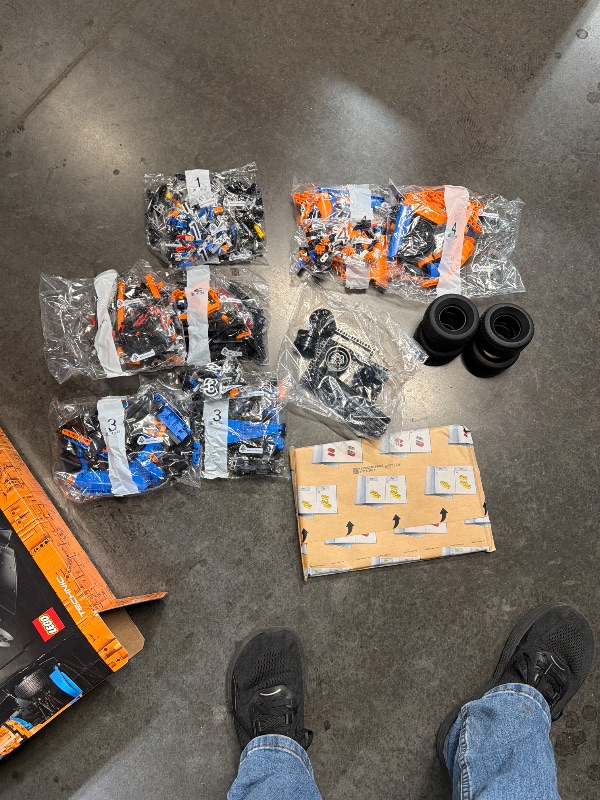 Photo 1 of ***BOX DAMAGED/ FACTORY SEALED***
LEGO 42141 Technic McLaren Formula 1 2022 Replica Race Car Model Building Kit, F1 Motor Sport Set Birthday Gift Idea for Adults, Men, Women, Him, Her, Husband, Collectible Home Decor