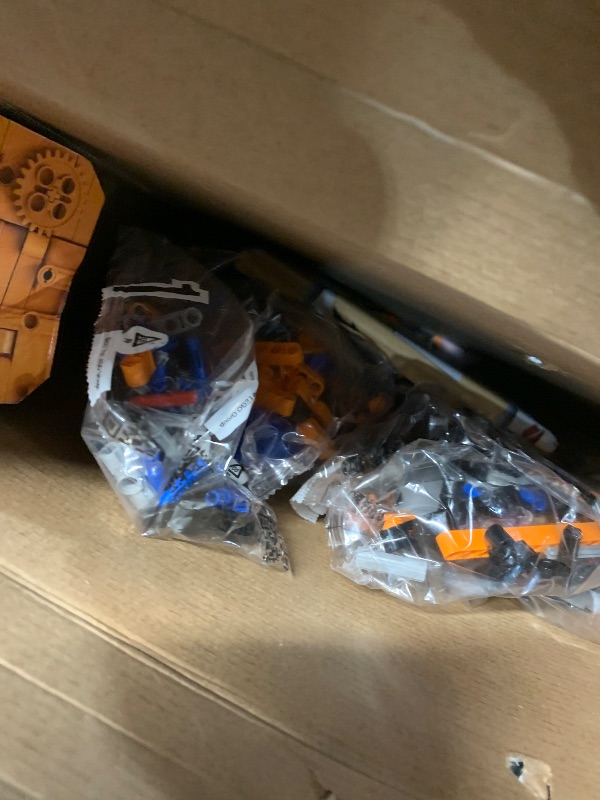 Photo 1 of ***BOX DAMAGED/ FACTORY SEALED***
LEGO 42141 Technic McLaren Formula 1 2022 Replica Race Car Model Building Kit, F1 Motor Sport Set Birthday Gift Idea for Adults, Men, Women, Him, Her, Husband, Collectible Home Decor