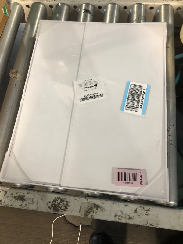 Photo 1 of ***FACTORY SEALED*** UoeRing 1Pcs White Extra Large gift box with lids 16.5×13×8 Inches gift boxes for presents,Birthday Box (include Ribbon, Paper Shred Filler Gift Card & Envelopes)